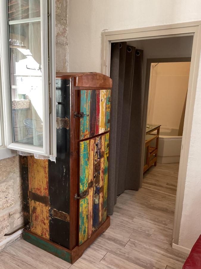 Place Aux Herbes Apartment Nîmes Exterior foto